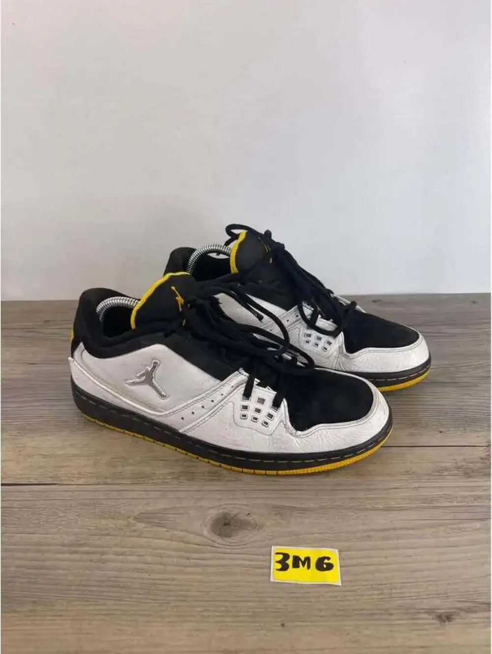 Jordan TE 2 Low Mens 9 White Black Maize Yellow Sneakers 350610-106